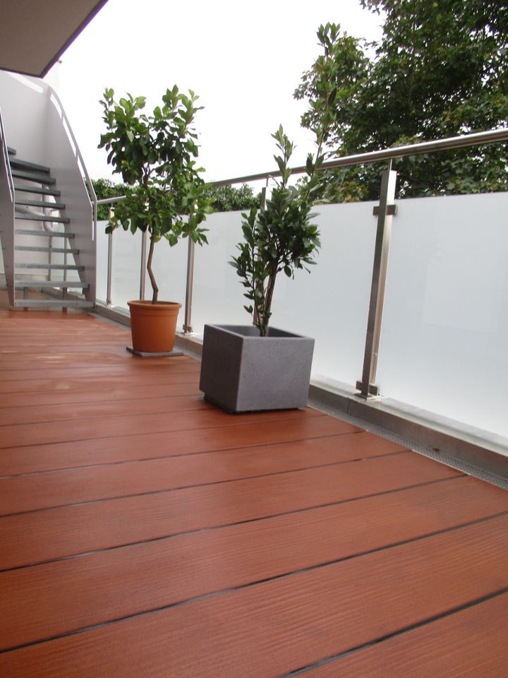 Balkonsanierung mit Kunststoffbelag in Holzoptik